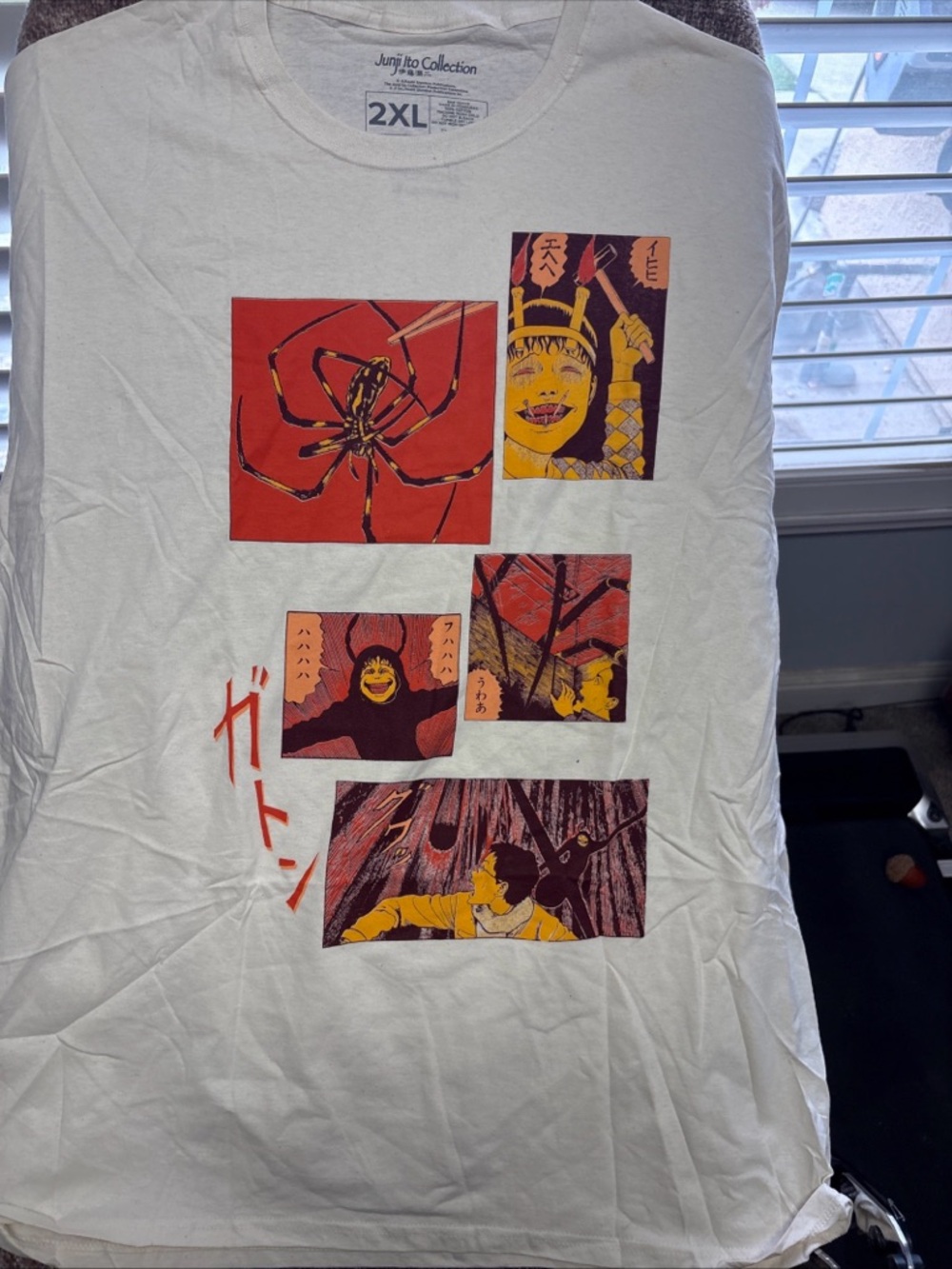1 Junji ito - Soichi shirt size 2XL and Yon & Mu pin New